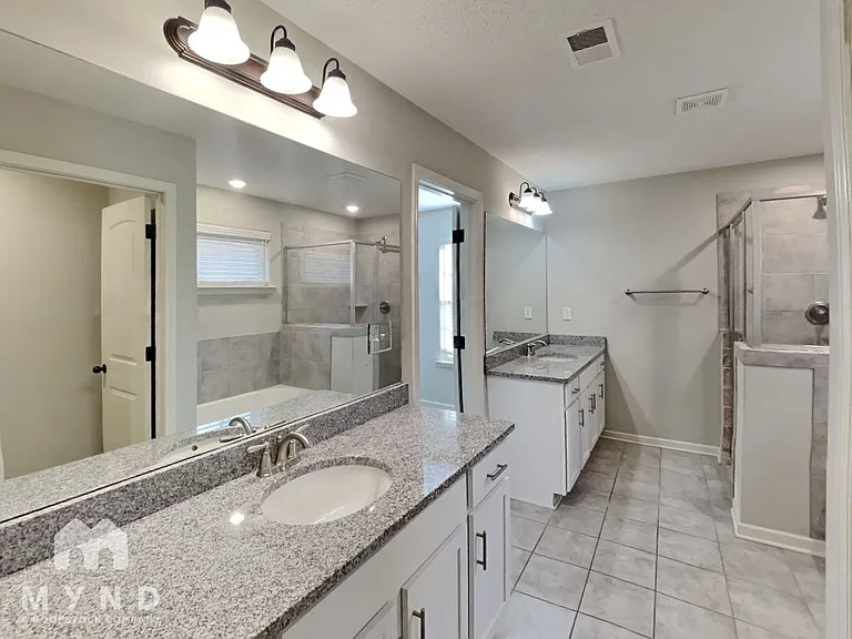 160 Nicholas Dr — Photo 13