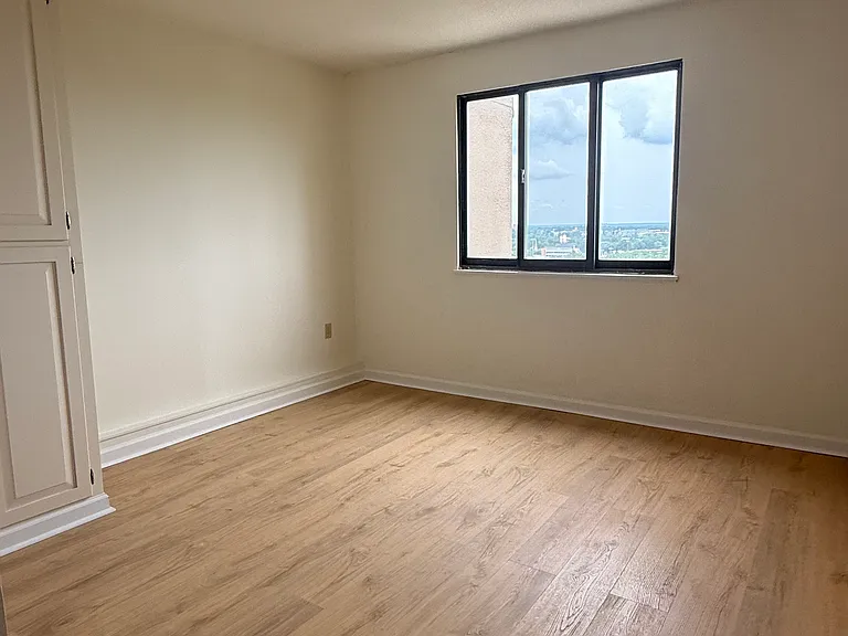 1825 Saint Julian Pl #18E — Photo 12