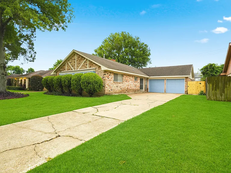 12931 Westella Dr — Photo 2