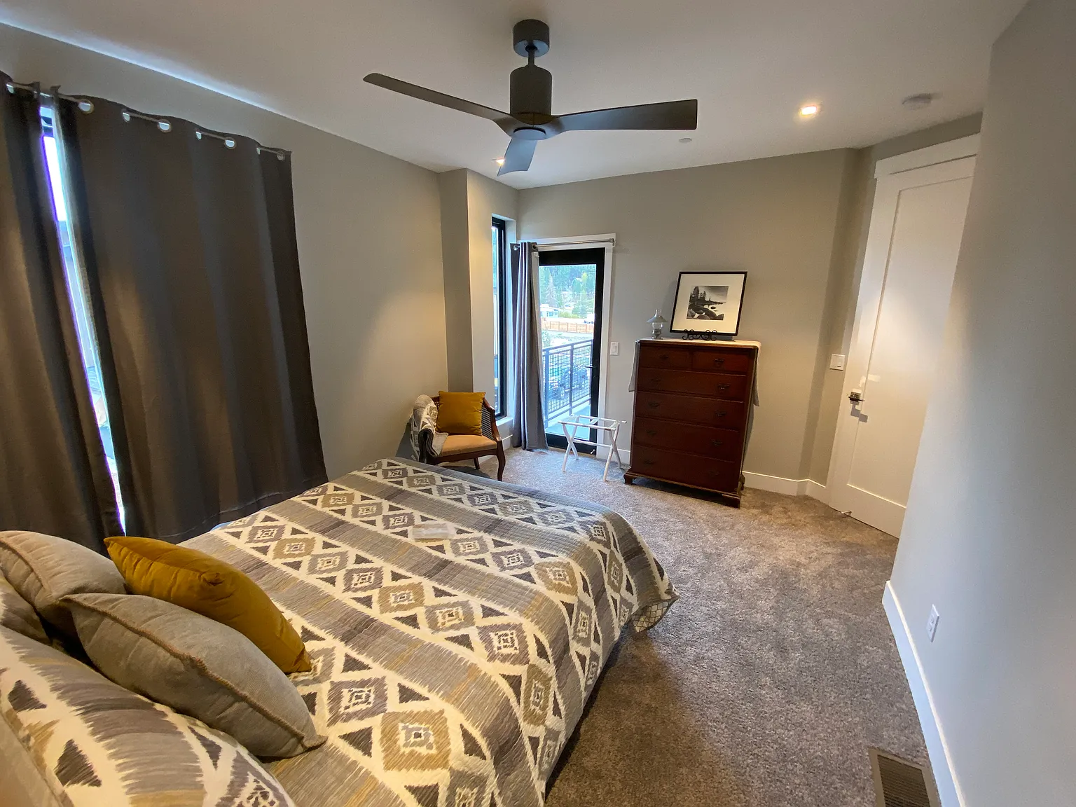 2 bed, 2.5 bath, 1700 sqft, $6,500 — Photo 4