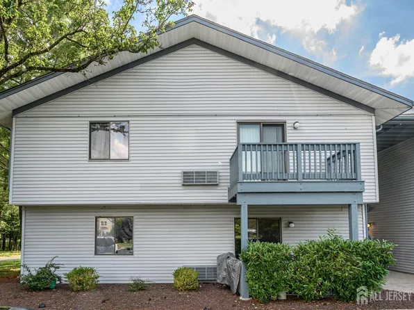 20 Delar Pkwy APT 101, Franklin Park, NJ 08823