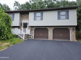 721 Chapel Dr, Altoona, PA 16602