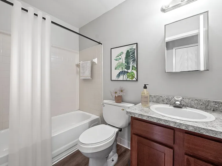 Glenwood Apartments — Photo 29