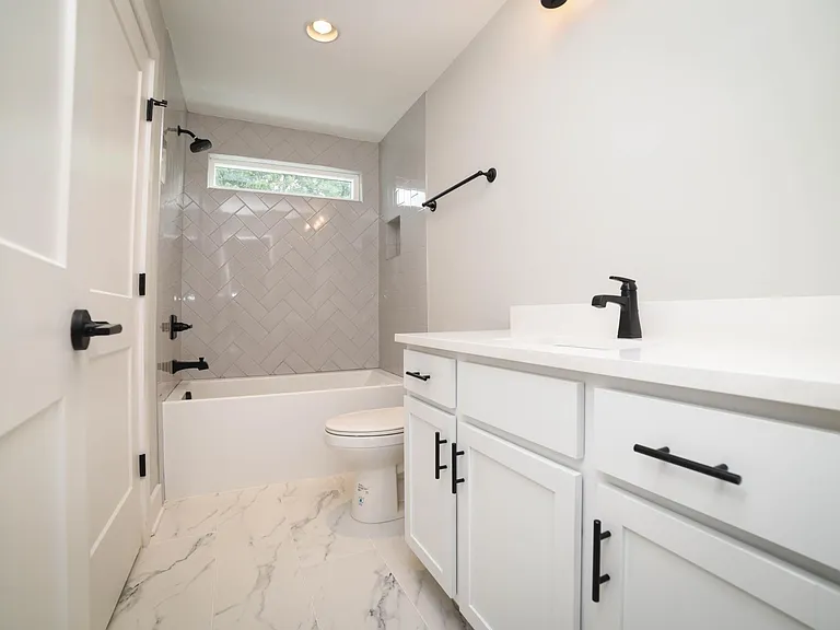 622B Benton Ave — Photo 12