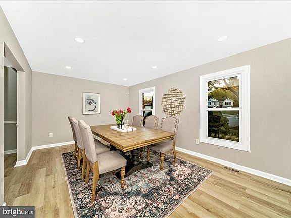 4th image of 304 Loureiro Ln