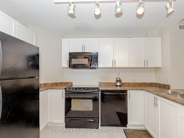 66 Bay St S #107 — Photo 8