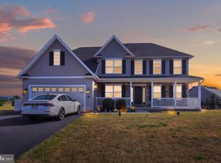 232 Charleston Dr, Chambersburg, PA 17202