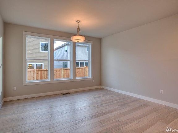 Picture of previously built home and is for illustration purposes only. Actual plans and specs may vary.