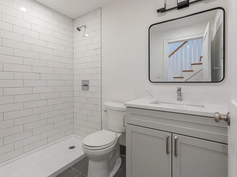 143 E Cottage St #1 — Photo 4