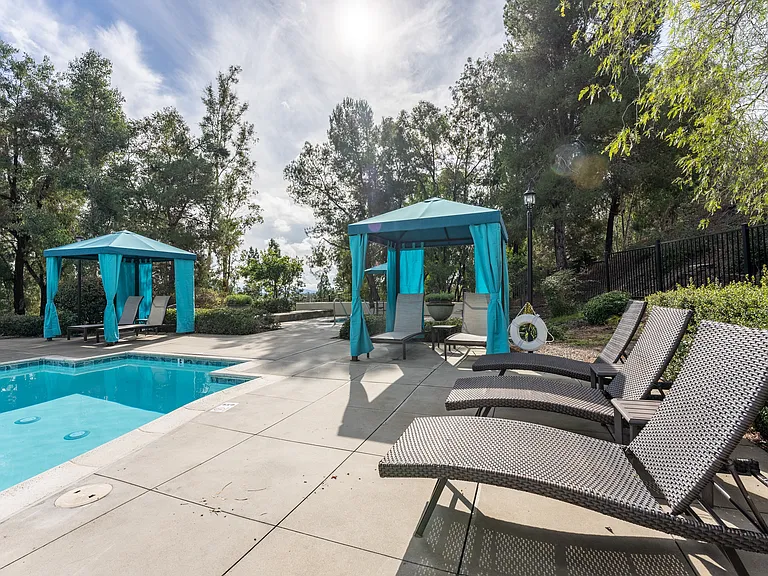 Alta Vista Apartments — Photo 18