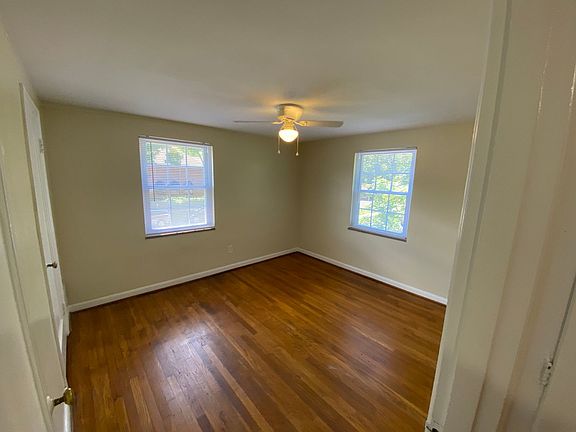 4th image of 48 E Stafford Ave #1