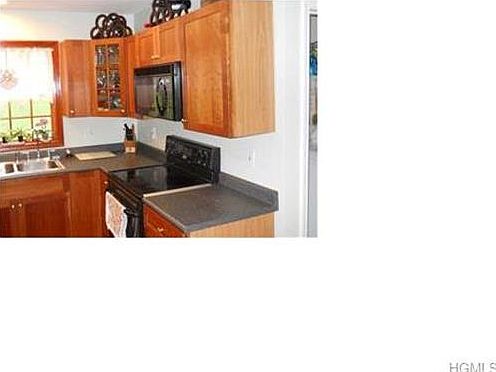 3rd image of 2 Spruce Hill Ct
