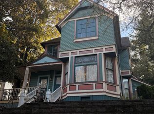 2406 SE Yamhill St #13, Portland, OR 97214