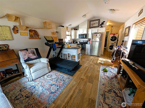 5th image of 10239 185 Avenue SW #6