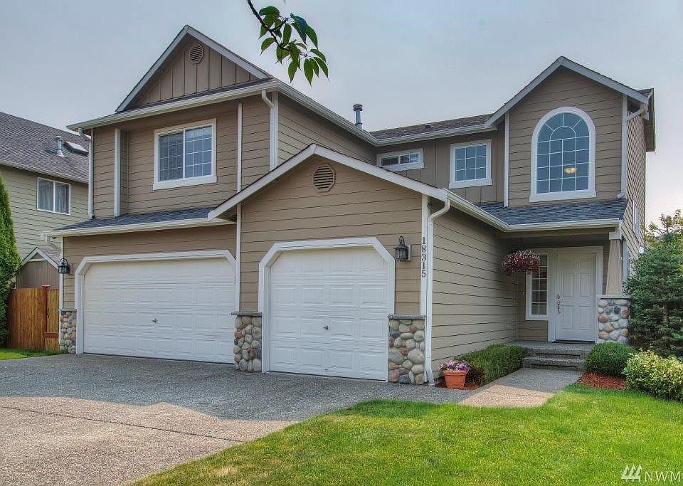 Fantastic Home in great Parke Meadows neighborhood with tree lined streets and sidewalks.