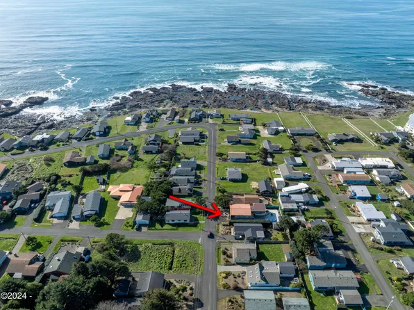 425 Marine Dr, Yachats, OR 97498