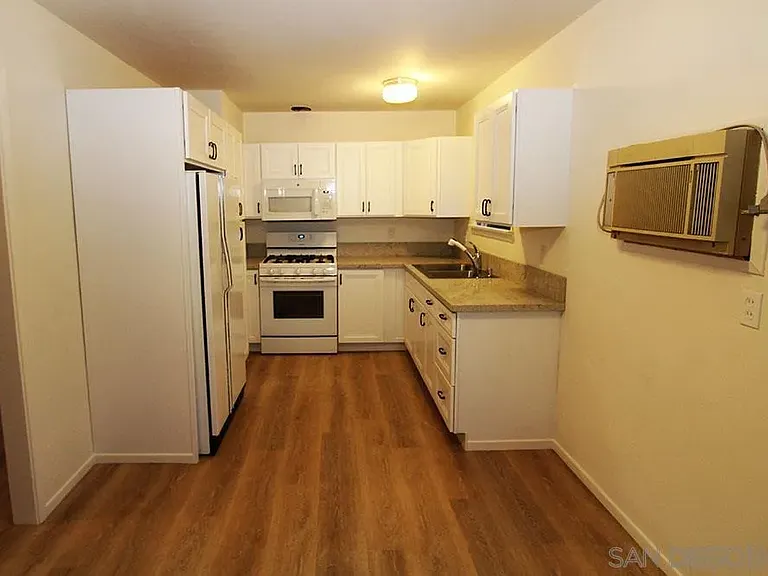 3215-17 Harris St — Photo 5
