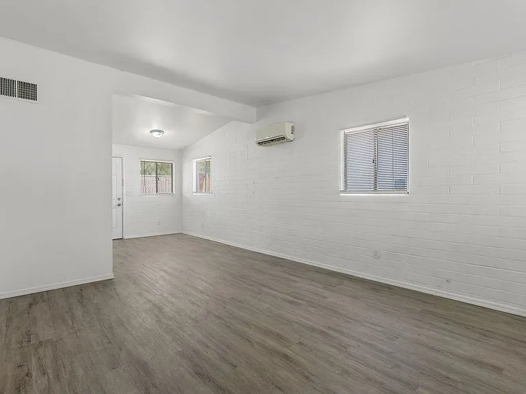 1415 E Adelaide Dr — Photo 2