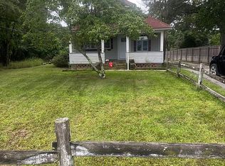 1383 Pulaski St, Riverhead, NY 11901