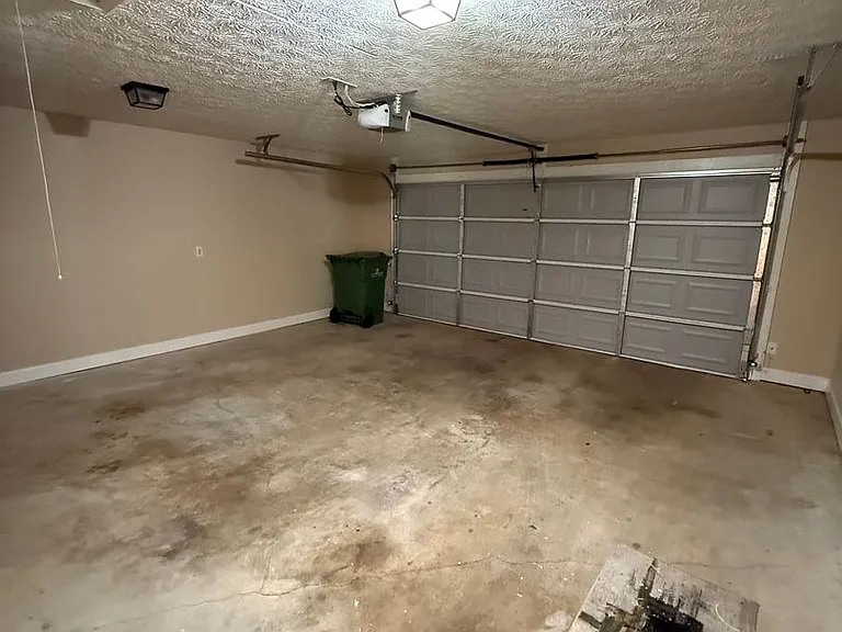 9400 Colleton Ct — Photo 5