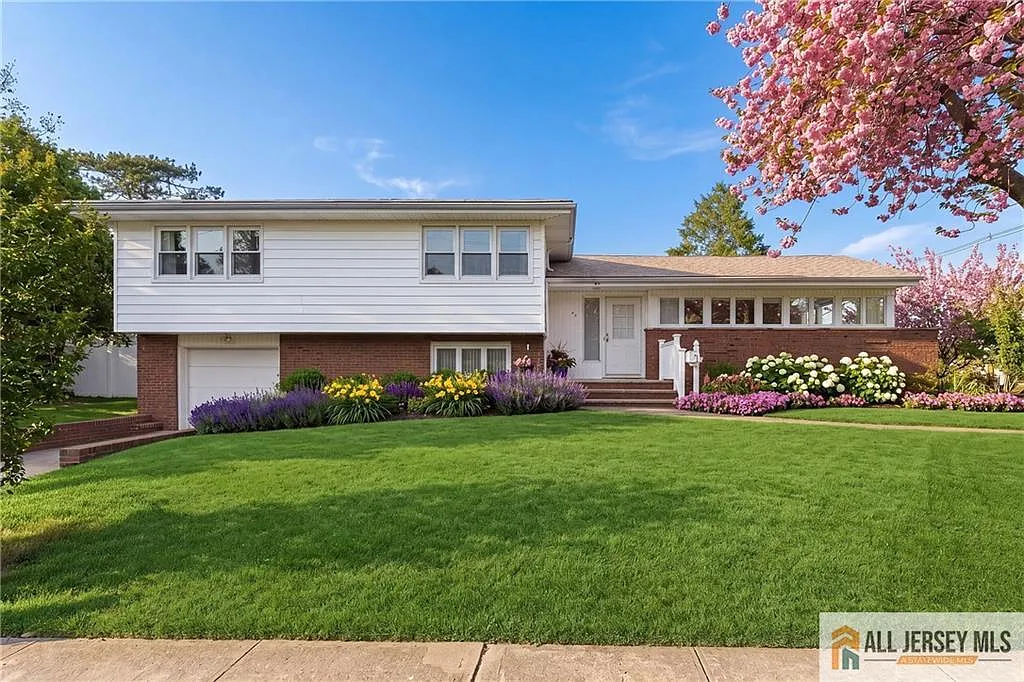 3 bed, 3.0 bath, 2539 sqft, $4,000 — Photo 1