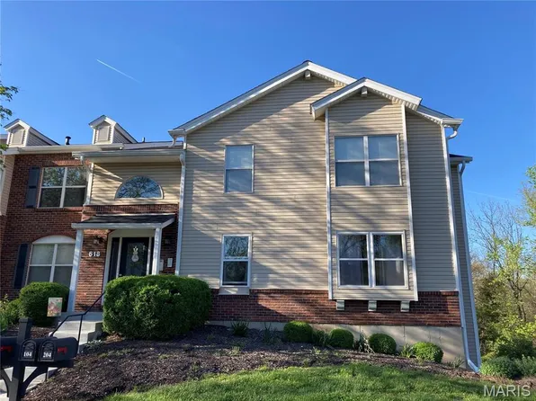 618 Pine Ridge Trails Ct APT 204, Ballwin, MO 63021