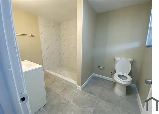100 SW 24th Ave — Photo 3