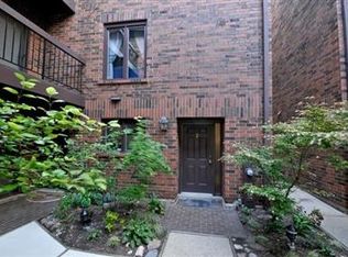 434 W Briar Pl APT 2, Chicago, IL 60657