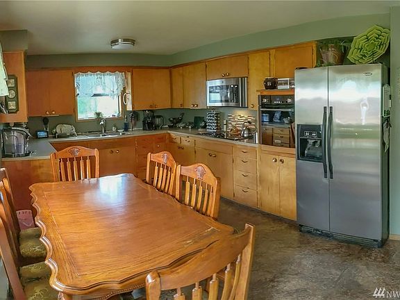 5th image of 1252 Beach Ave