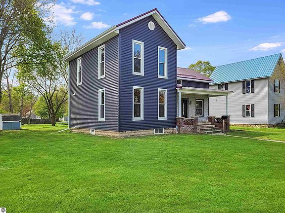 2nd image of 214 S Pine St