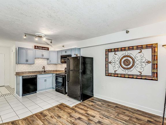 5th image of 224 E Garden St APT 317