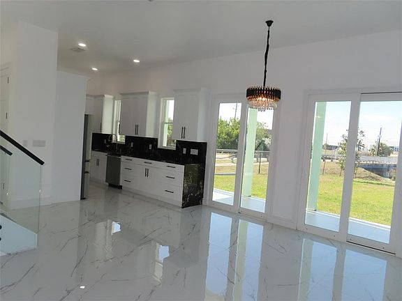 5th image of 6510 Simone Shores Cir