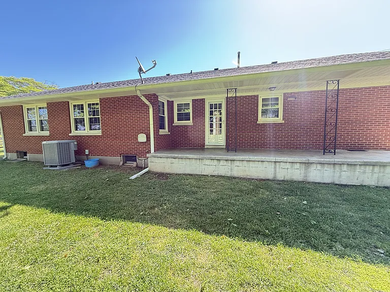 6583 New Jackson Hwy — Photo 2