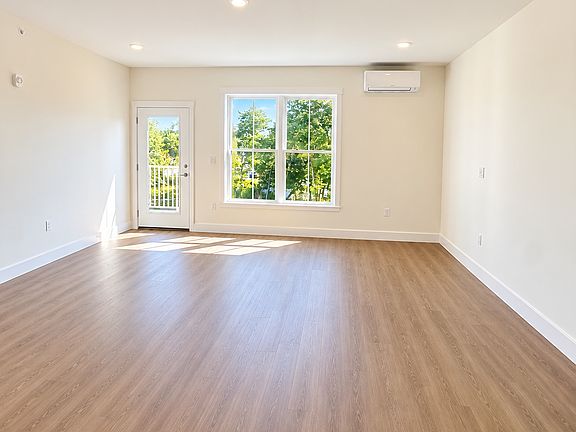 5th image of 56 Gale Ct Unit 104