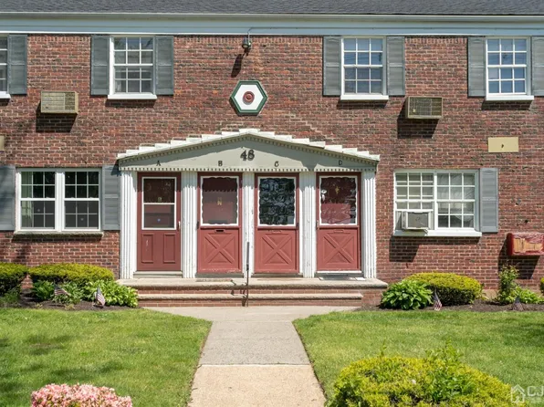 48 Colfax Mnr #C, Roselle Park, NJ 07204