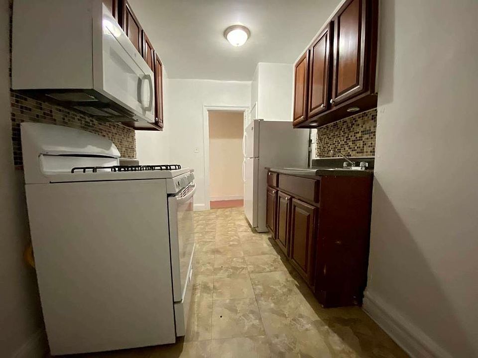 2nd image of 2120 Wallace Ave #126