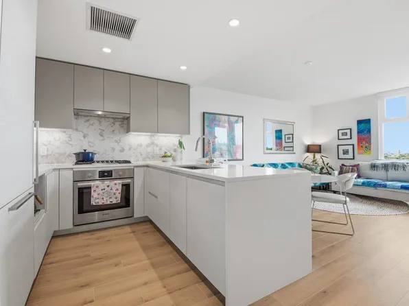 8188 Fraser St #1304, Vancouver, BC V5X 0J8