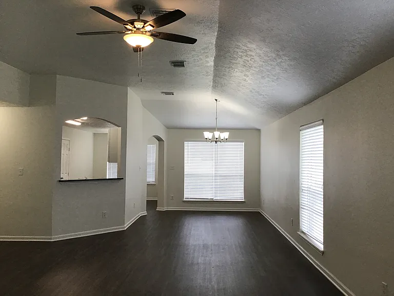 327 Leisure Ln — Photo 3