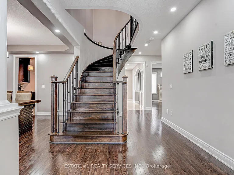 20 Maybeck Dr — Photo 3