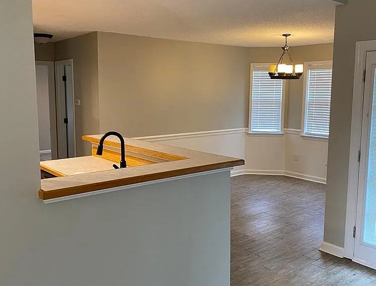300 Greenview Ct — Photo 12
