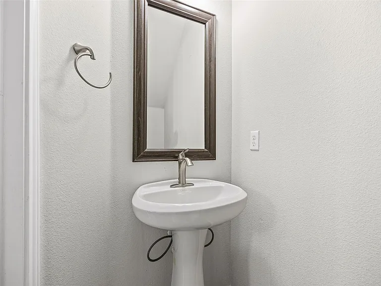 17401 Silent Harbor Loop — Photo 8
