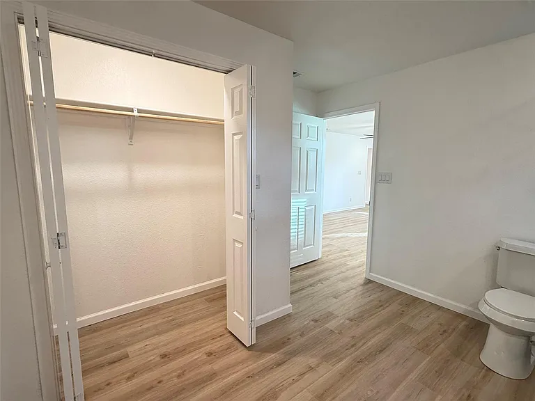 800 Old Thorndale Rd — Photo 14