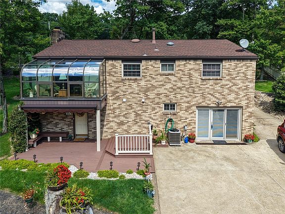 3rd image of 668 Bairdford Rd