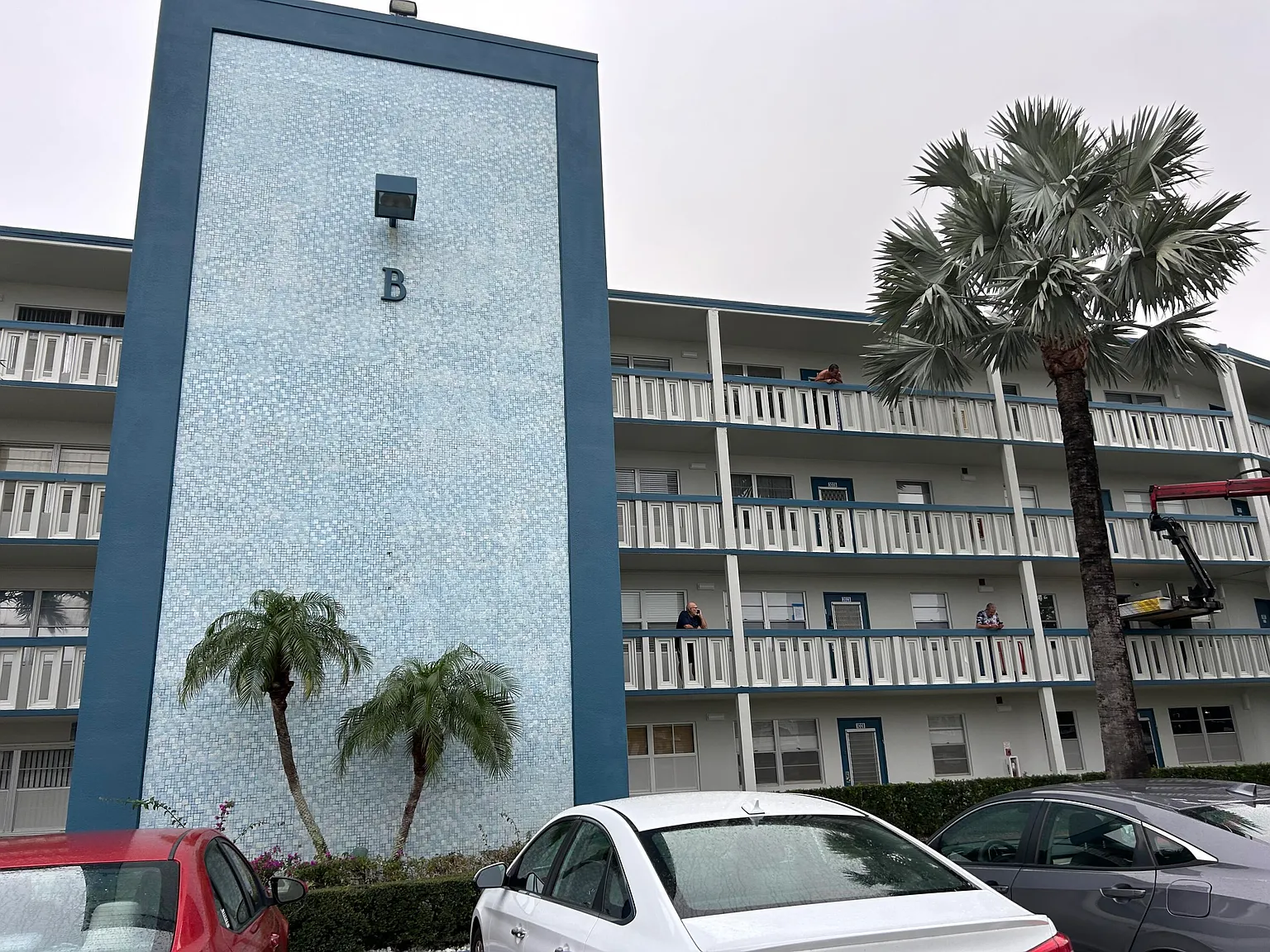 2 bed, 2.0 bath, 896 sqft, $1,600 — Photo 2