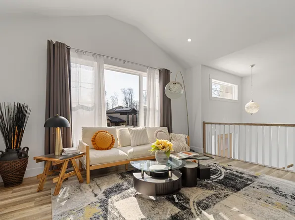 74 England Cir W, Charlottetown, PE C1E 1V7