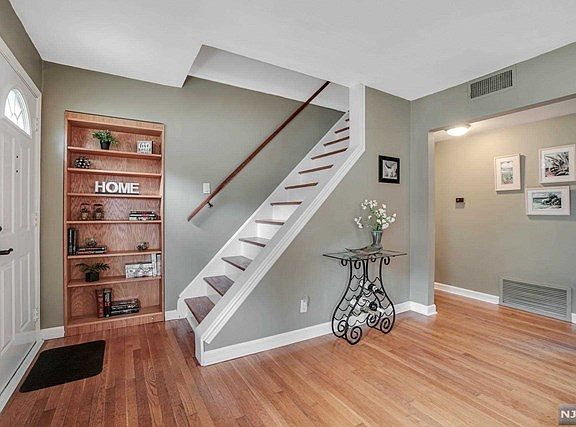 3rd image of 23 Lockwood Dr