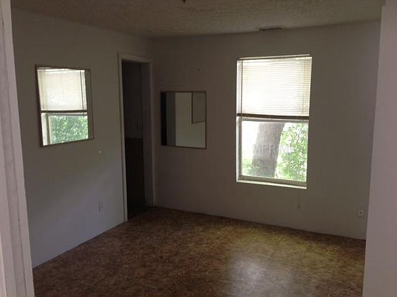 4th image of 415 W Highland St