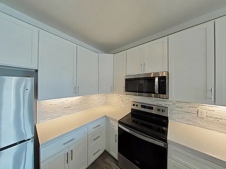 Allure Apartments — Photo 98