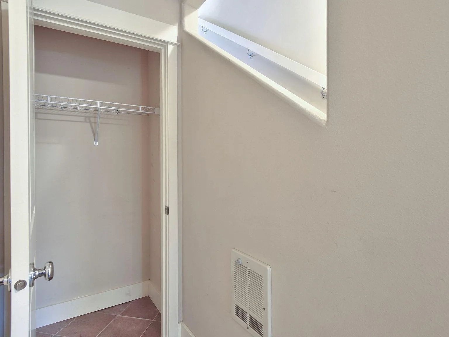 2109 NE 50th Way — Photo 3