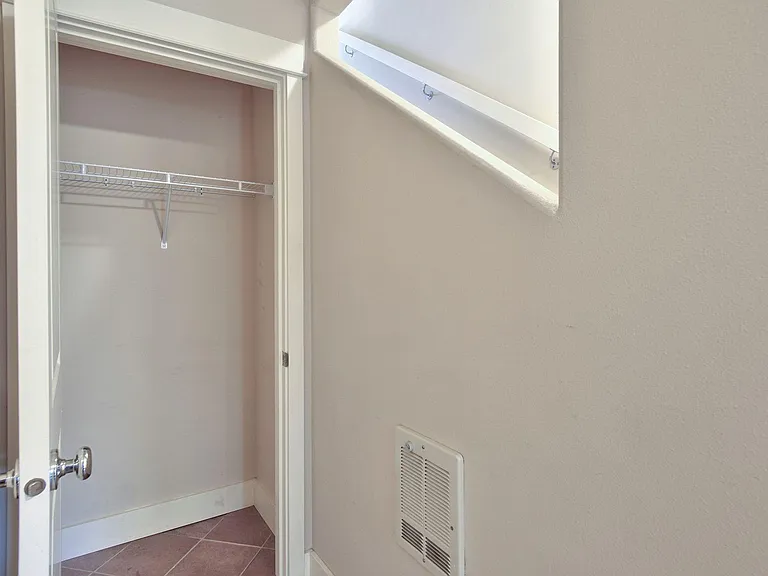 2109 NE 50th Way — Photo 3